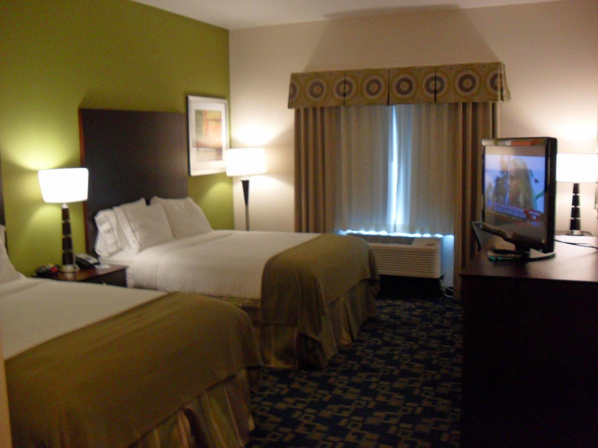 Holiday Inn Express And Suites Urbandale Des Moines, An Ihg Hotel Номер фото