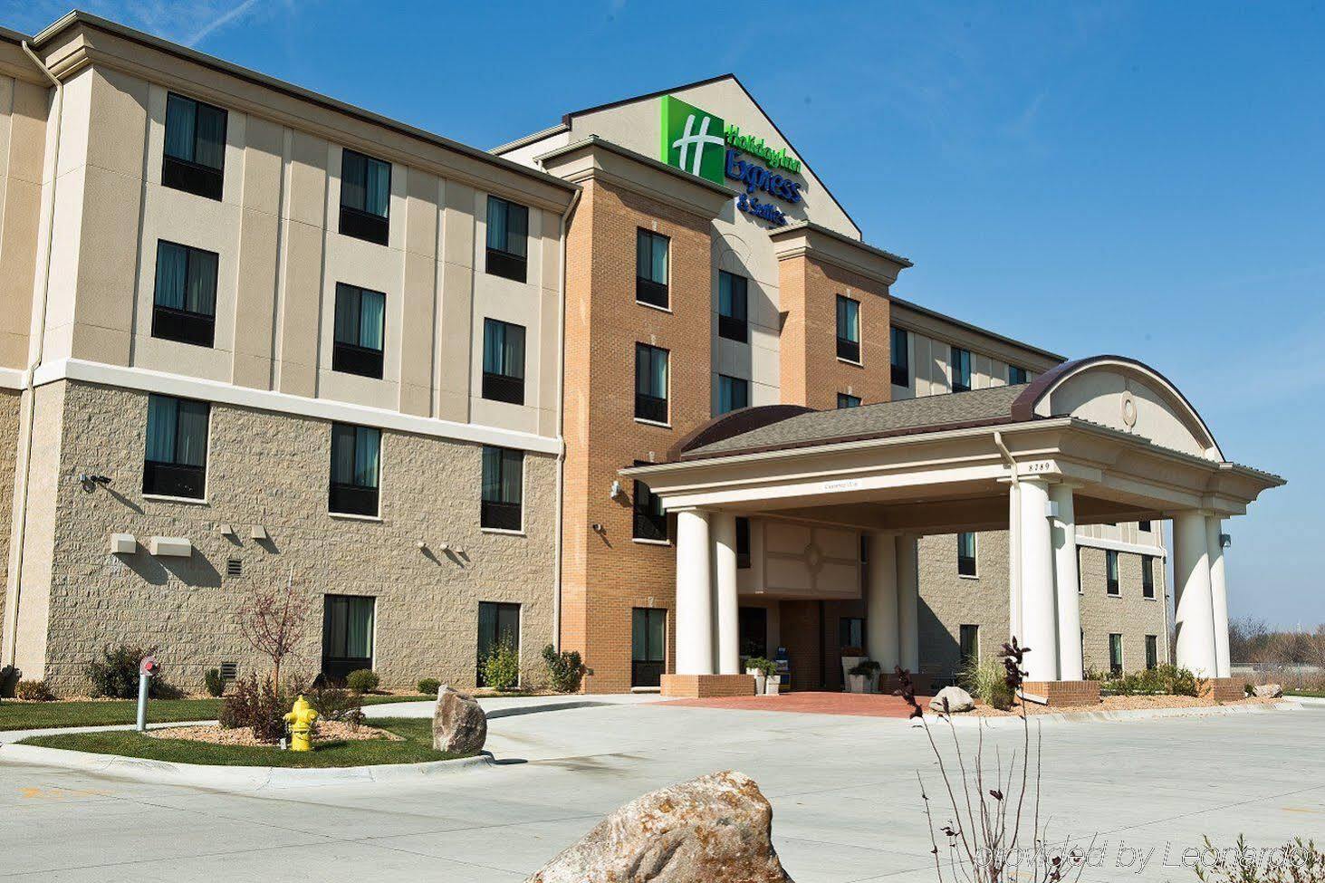 Holiday Inn Express And Suites Urbandale Des Moines, An Ihg Hotel Экстерьер фото