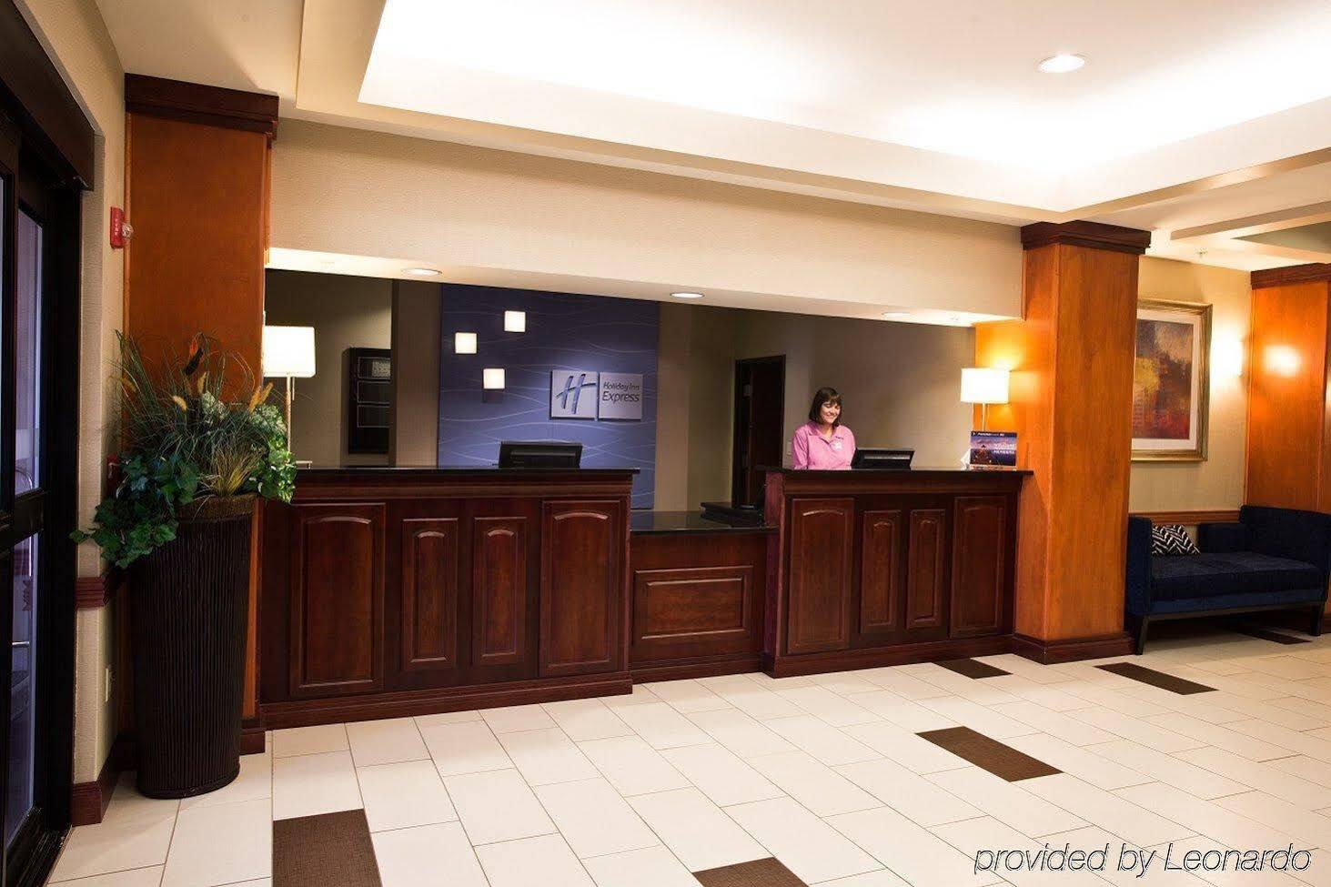 Holiday Inn Express And Suites Urbandale Des Moines, An Ihg Hotel Экстерьер фото